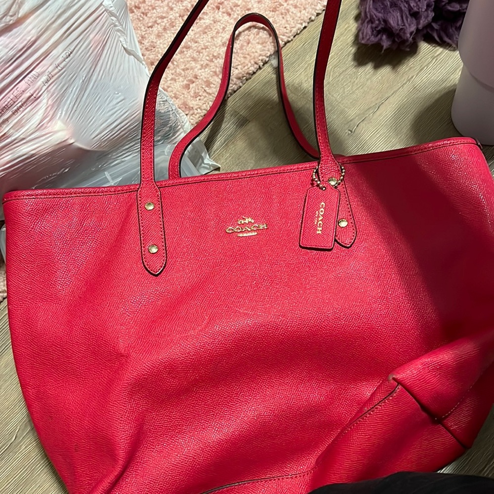 Coach handbag Beautiful Pink Color!